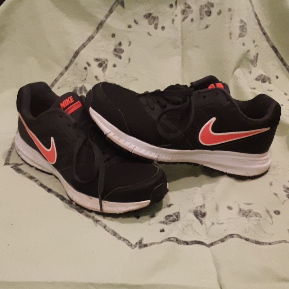 Nike Downshifter 6 running shoes
